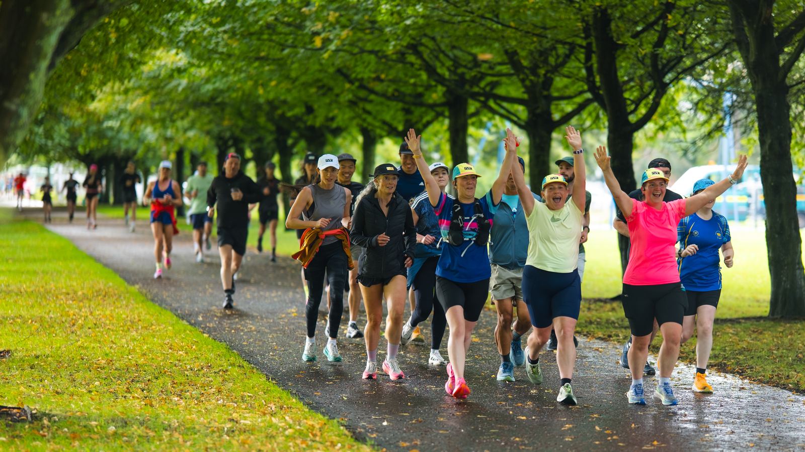 Big Glasgow Running Event - runners and the crowd on the day