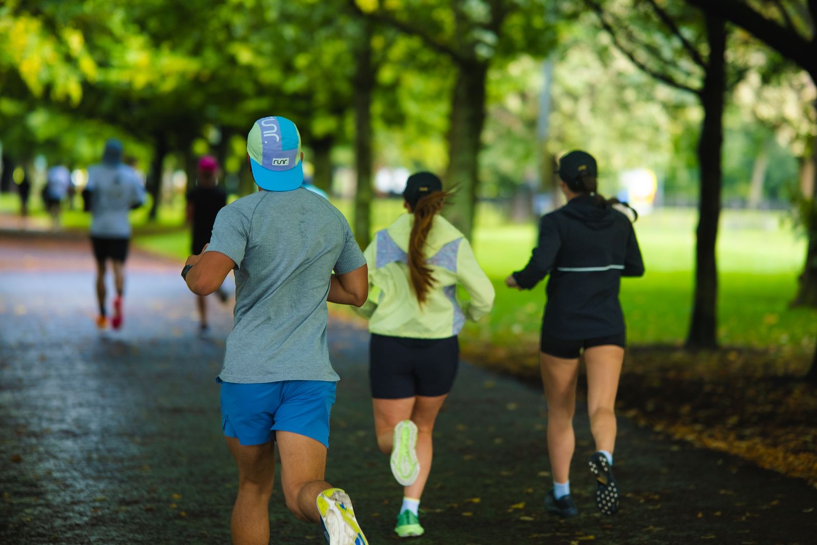 Big Glasgow Running Event - runners and the crowd on the day