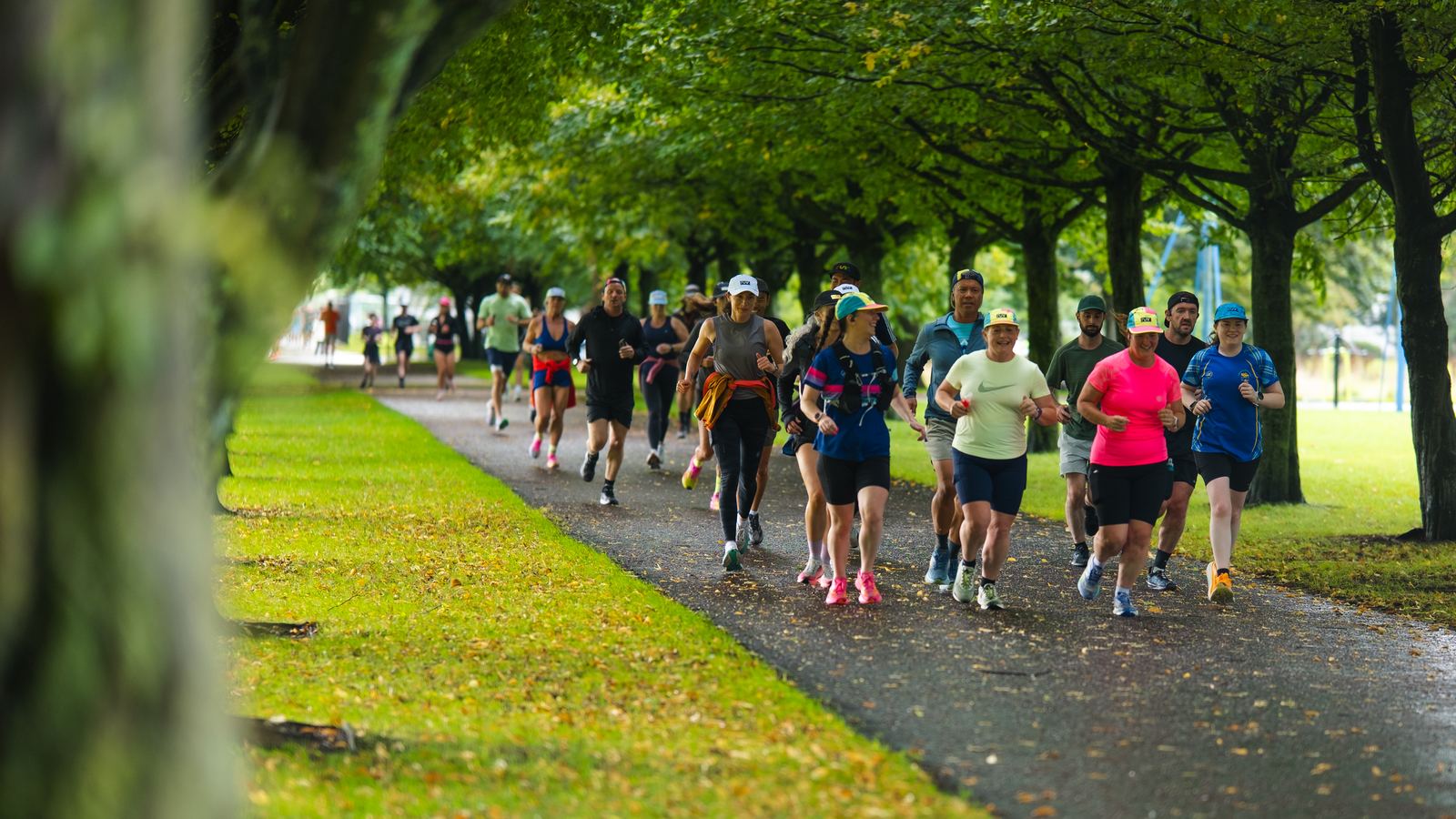 Big Glasgow Running Event - runners and the crowd on the day