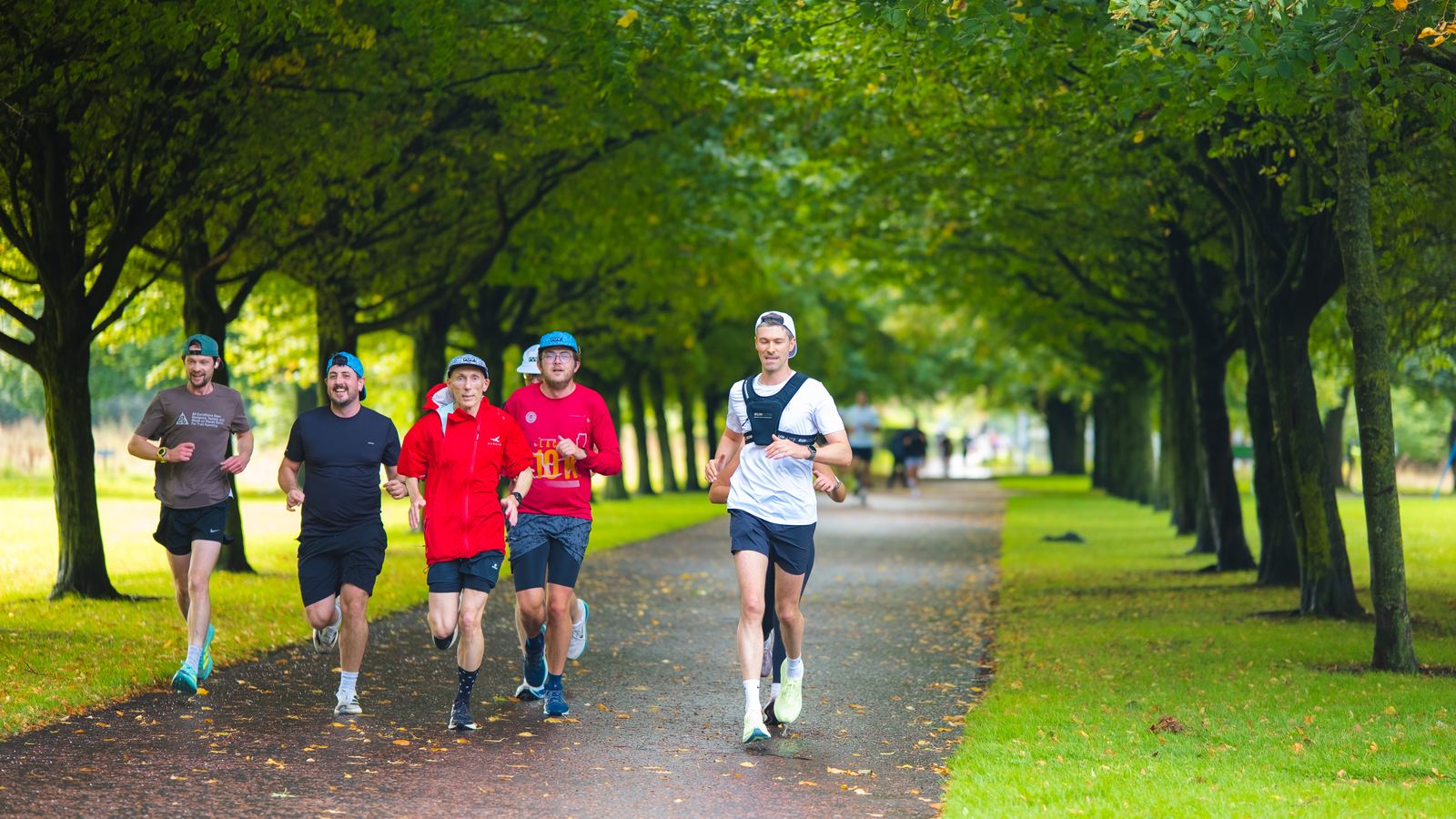 Big Glasgow Running Event - runners and the crowd on the day